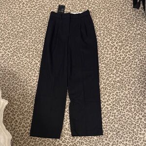 Aritzia. The Effortless Pant. New with tags. Size 2.